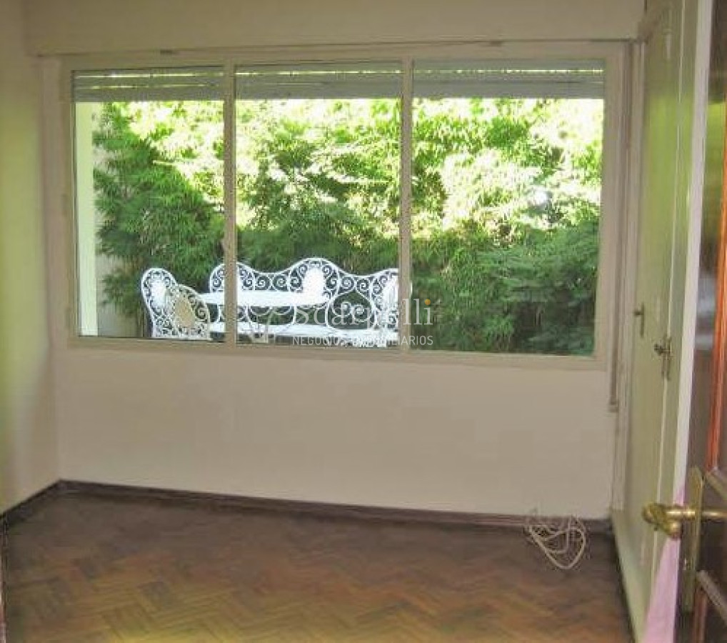 Casa ID.29813 - Alte. Harwood: Estupenda Propiedad Estilo Colonial toda en 1 planta con gran fondo y barbacoa.-