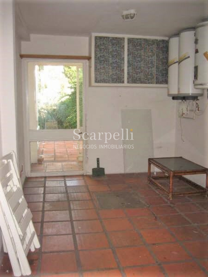 Casa ID.29813 - Alte. Harwood: Estupenda Propiedad Estilo Colonial toda en 1 planta con gran fondo y barbacoa.-