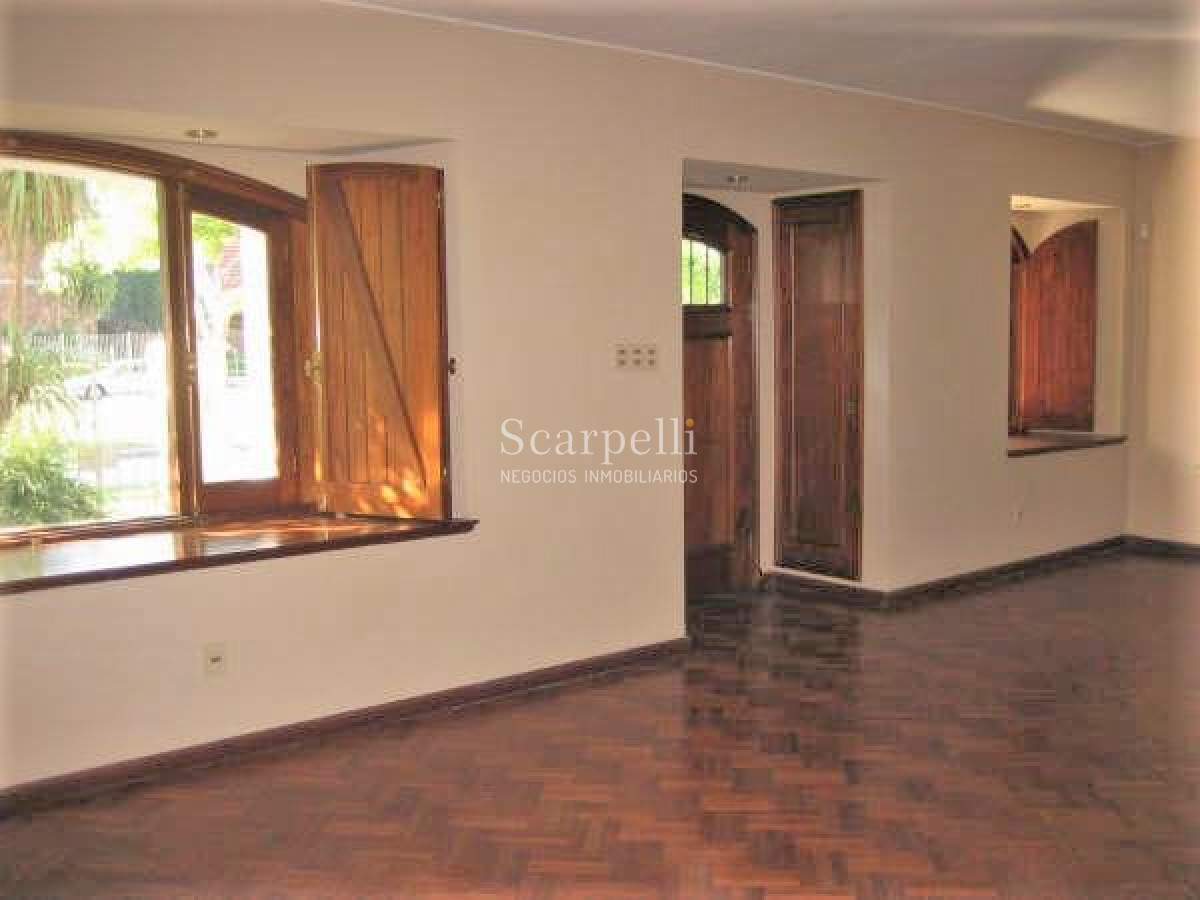Casa ID.29813 - Alte. Harwood: Estupenda Propiedad Estilo Colonial toda en 1 planta con gran fondo y barbacoa.-
