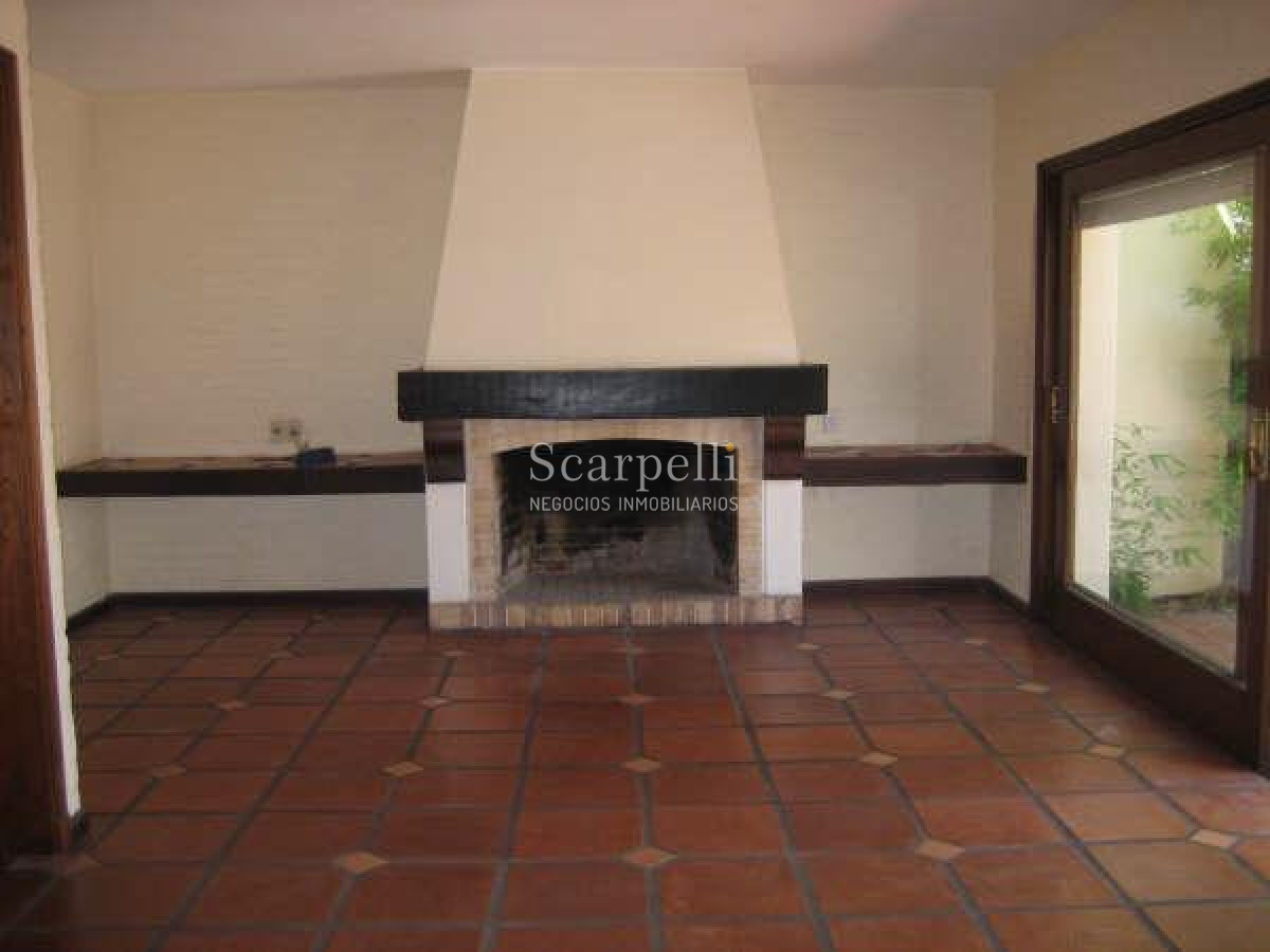 Casa ID.29813 - Alte. Harwood: Estupenda Propiedad Estilo Colonial toda en 1 planta con gran fondo y barbacoa.-