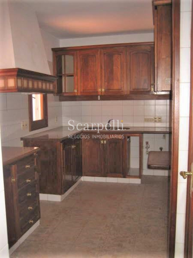 Casa ID.29813 - Alte. Harwood: Estupenda Propiedad Estilo Colonial toda en 1 planta con gran fondo y barbacoa.-