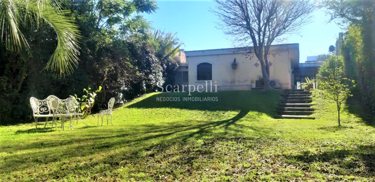 Casa ID.29813 - Alte. Harwood: Estupenda Propiedad Estilo Colonial toda en 1 planta con gran fondo y barbacoa.-