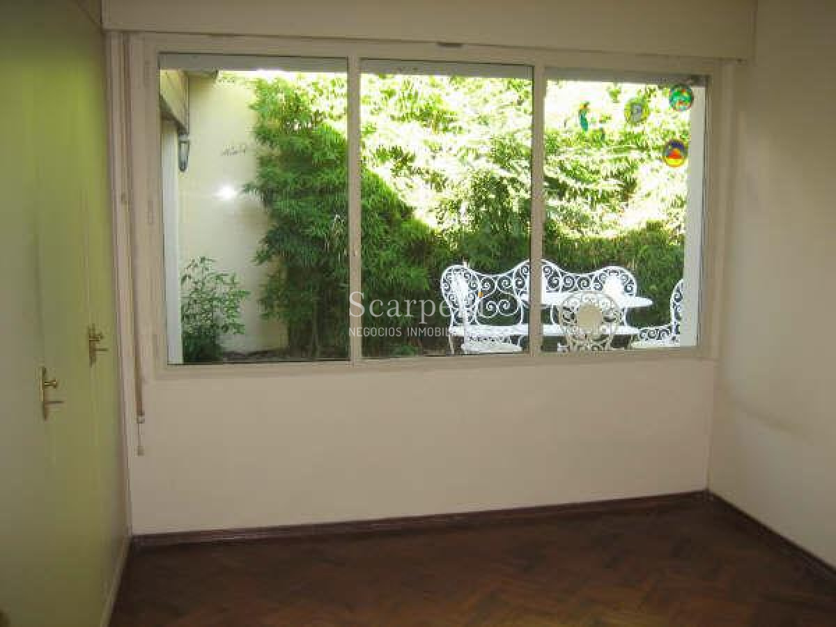 Casa ID.29813 - Alte. Harwood: Estupenda Propiedad Estilo Colonial toda en 1 planta con gran fondo y barbacoa.-