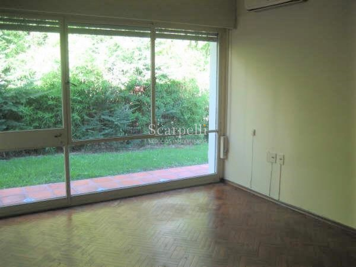 Casa ID.29813 - Alte. Harwood: Estupenda Propiedad Estilo Colonial toda en 1 planta con gran fondo y barbacoa.-