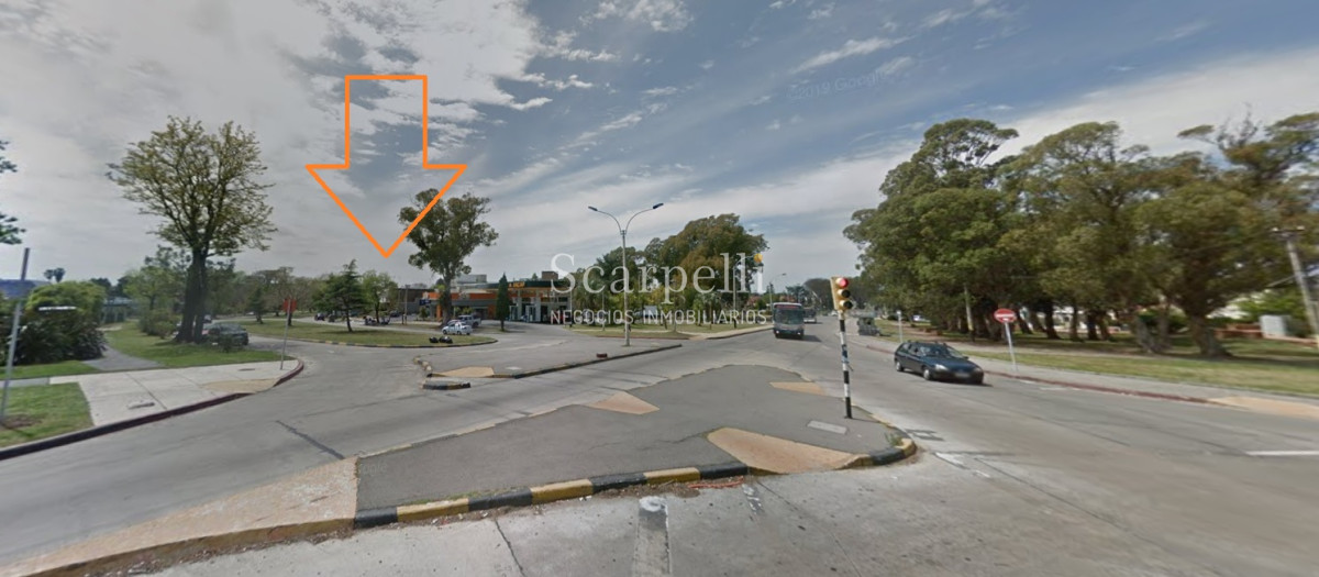 Casa ID.29813 - Alte. Harwood: Estupenda Propiedad Estilo Colonial toda en 1 planta con gran fondo y barbacoa.-