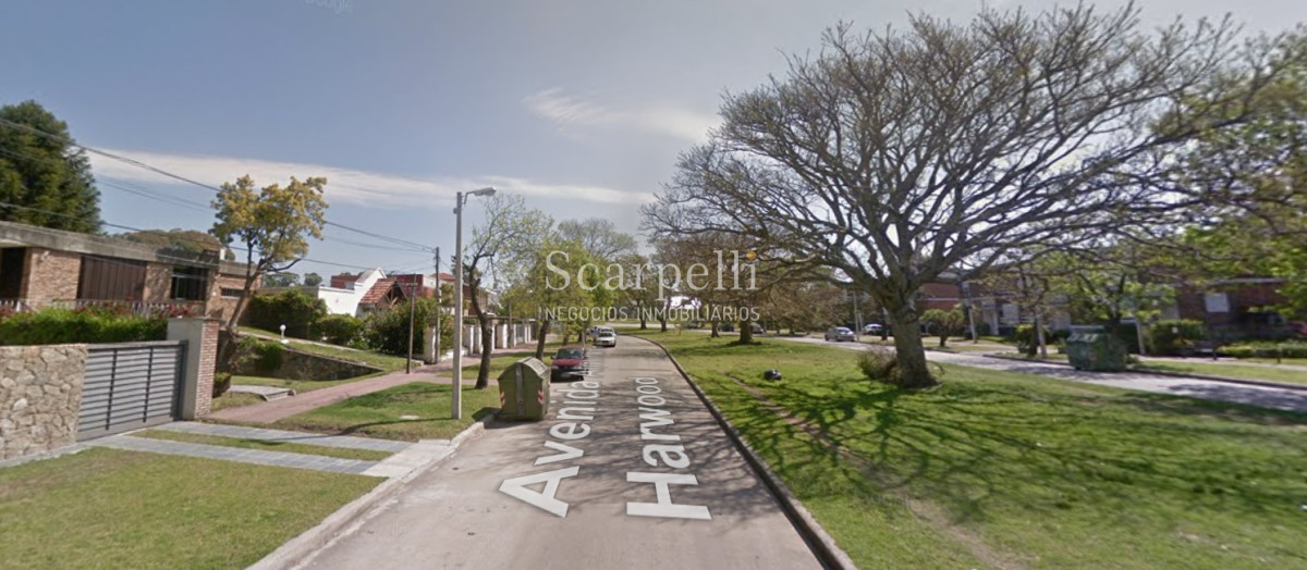 Casa ID.29813 - Alte. Harwood: Estupenda Propiedad Estilo Colonial toda en 1 planta con gran fondo y barbacoa.-