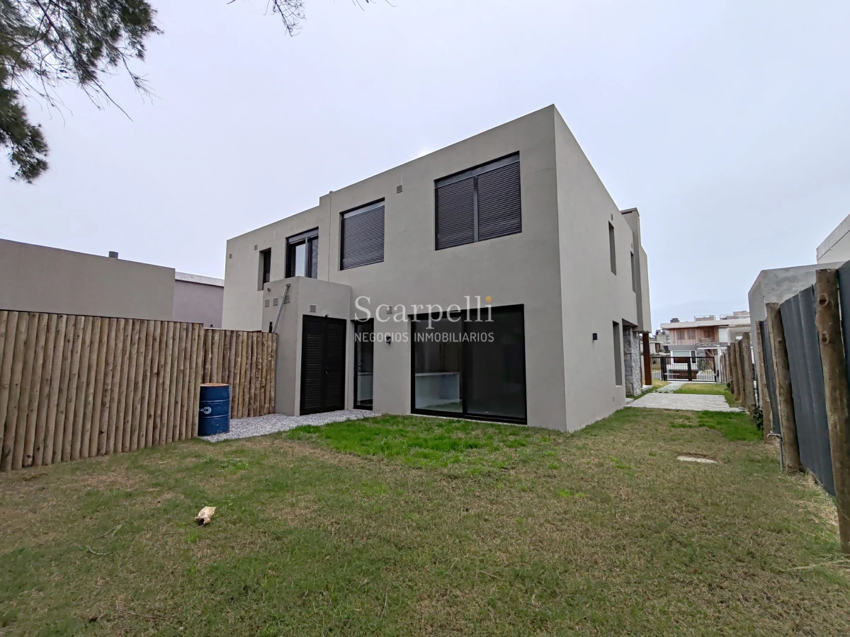 Casa ID.48909 - Estrene Julio 2025 Barrio Parque II con Centro Comercial a escasos 380 mts.