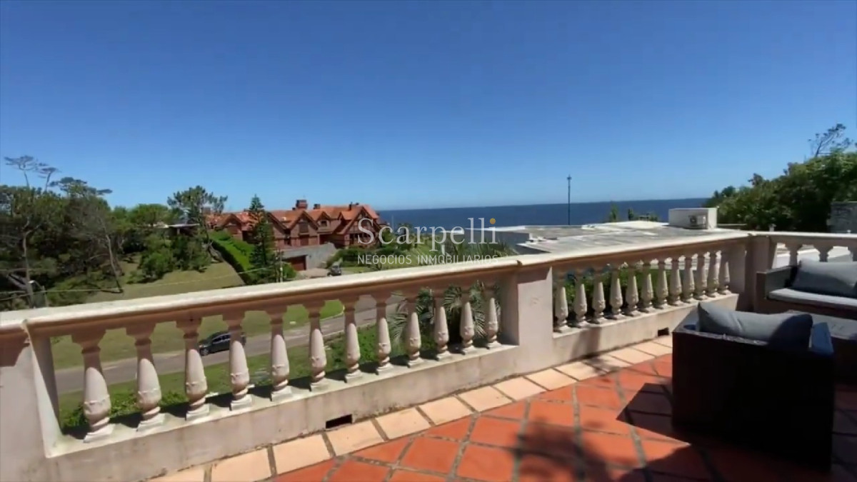 Casa ID.42165 - Estupendo Chalet Colonial Parada 31 Mansa con vista al mar y salida a 2 calles