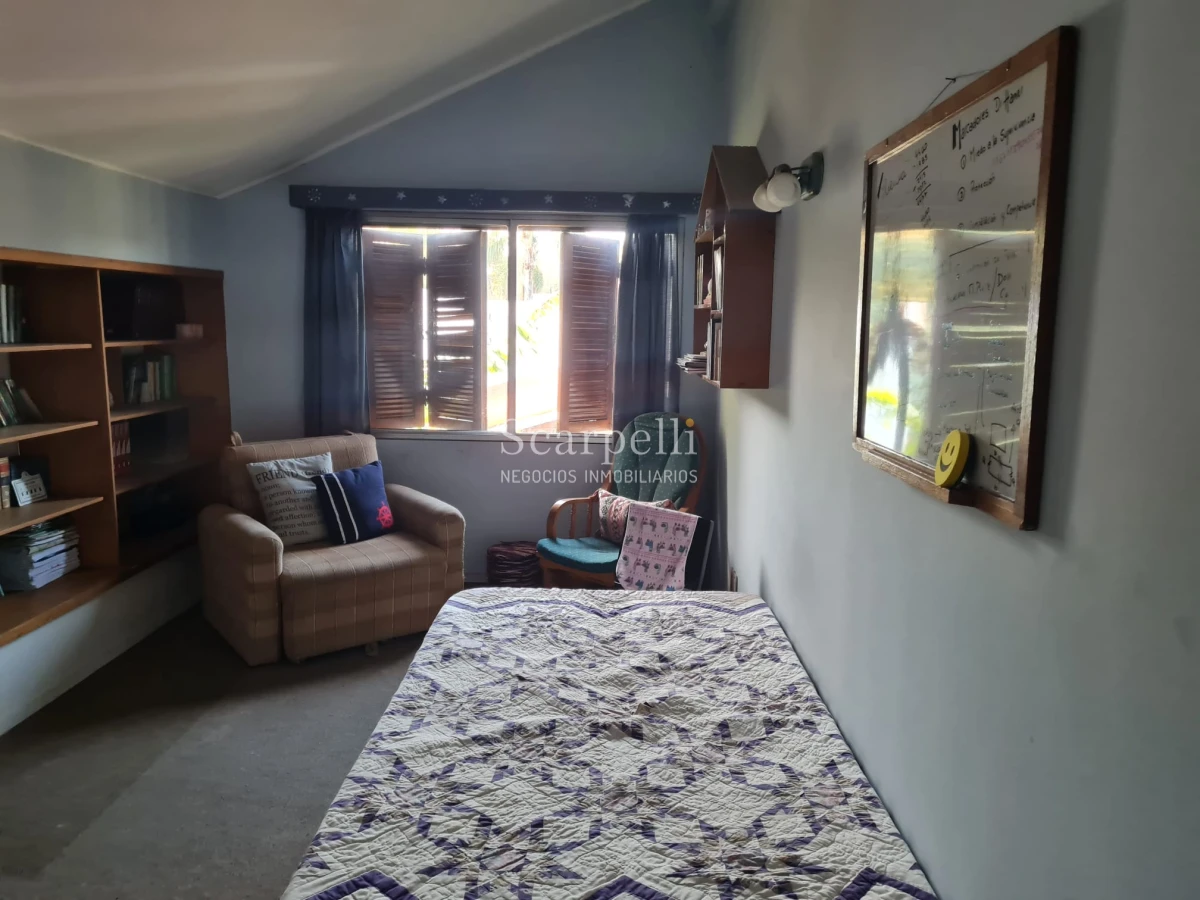 Casa ID.44743 - Venta Casa Carrasco Arocena Próximo Ideal Oficinas 6 dormitorios Gran Subsuelo ideal Depósito