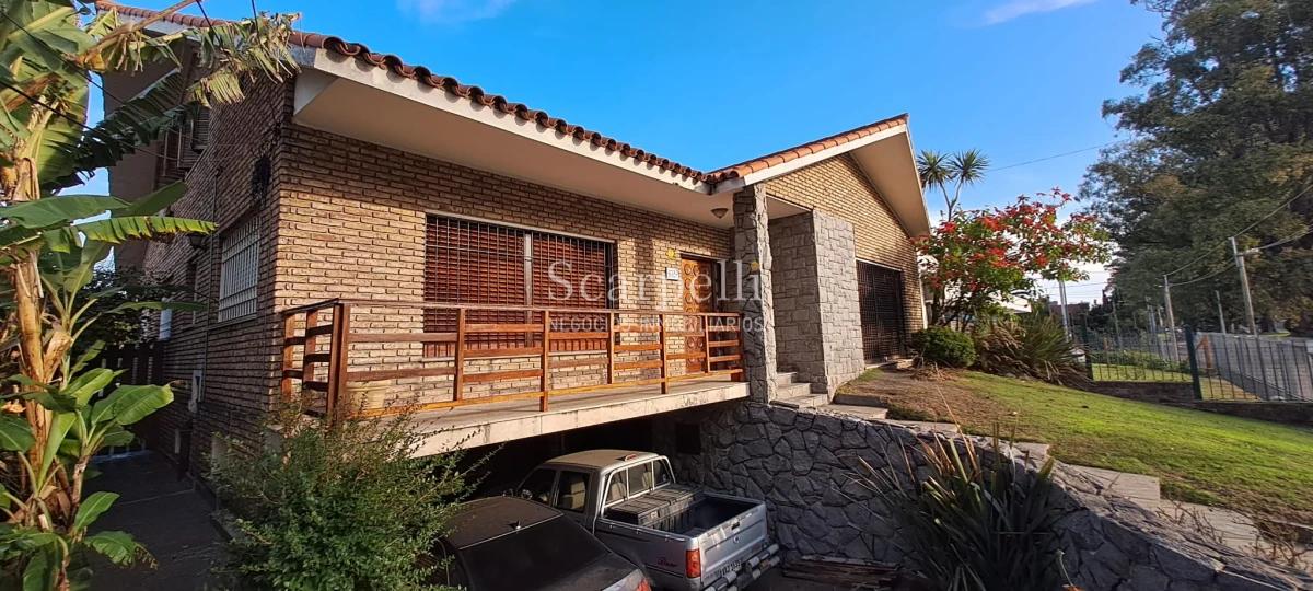 Casa ID.44743 - Venta Casa Carrasco Arocena Próximo Ideal Oficinas 6 dormitorios Gran Subsuelo ideal Depósito