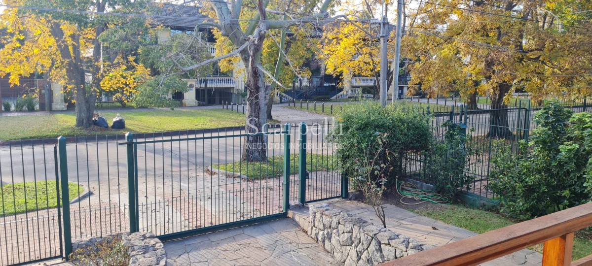 Casa ID.44743 - Venta Casa Carrasco Arocena Próximo Ideal Oficinas 6 dormitorios Gran Subsuelo ideal Depósito