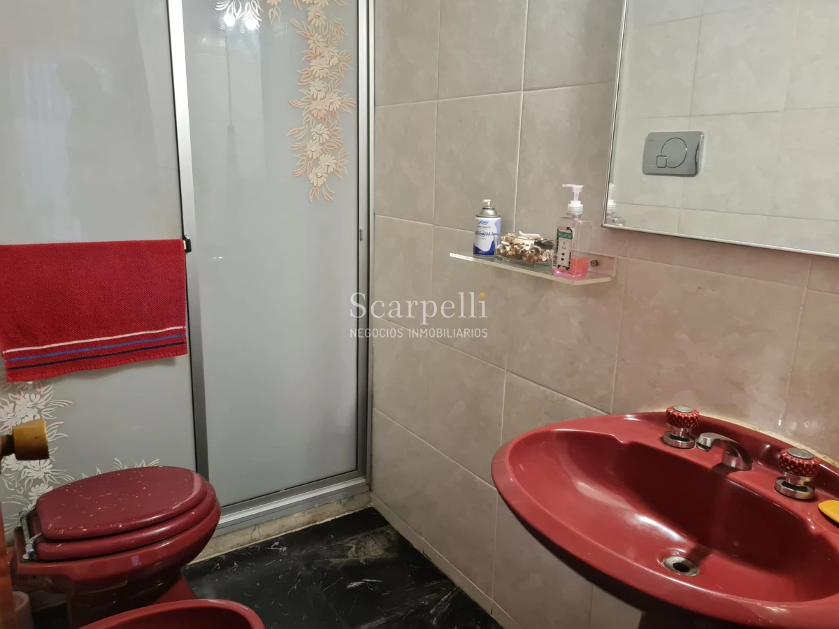 Casa ID.44743 - Venta Casa Carrasco Arocena Próximo Ideal Oficinas 6 dormitorios Gran Subsuelo ideal Depósito