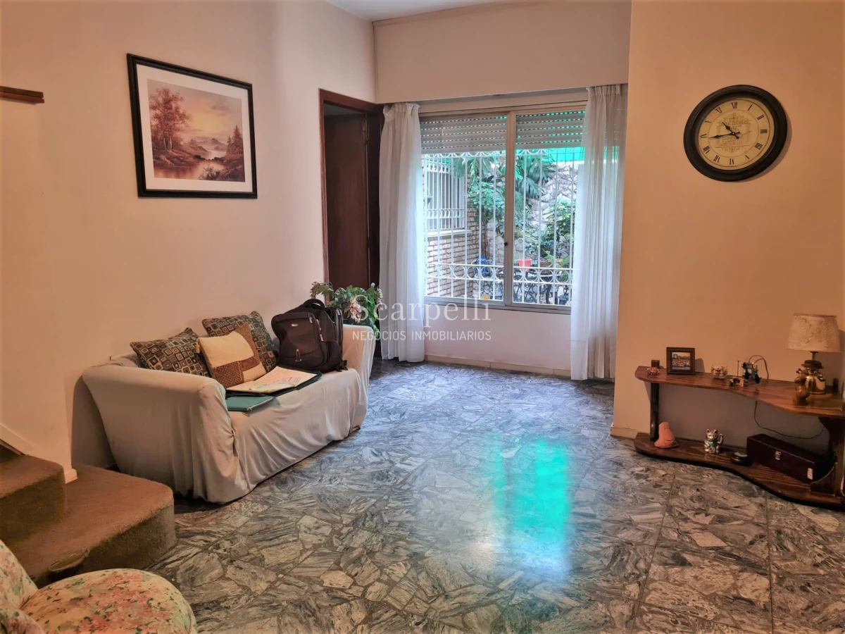 Casa ID.44743 - Venta Casa Carrasco Arocena Próximo Ideal Oficinas 6 dormitorios Gran Subsuelo ideal Depósito