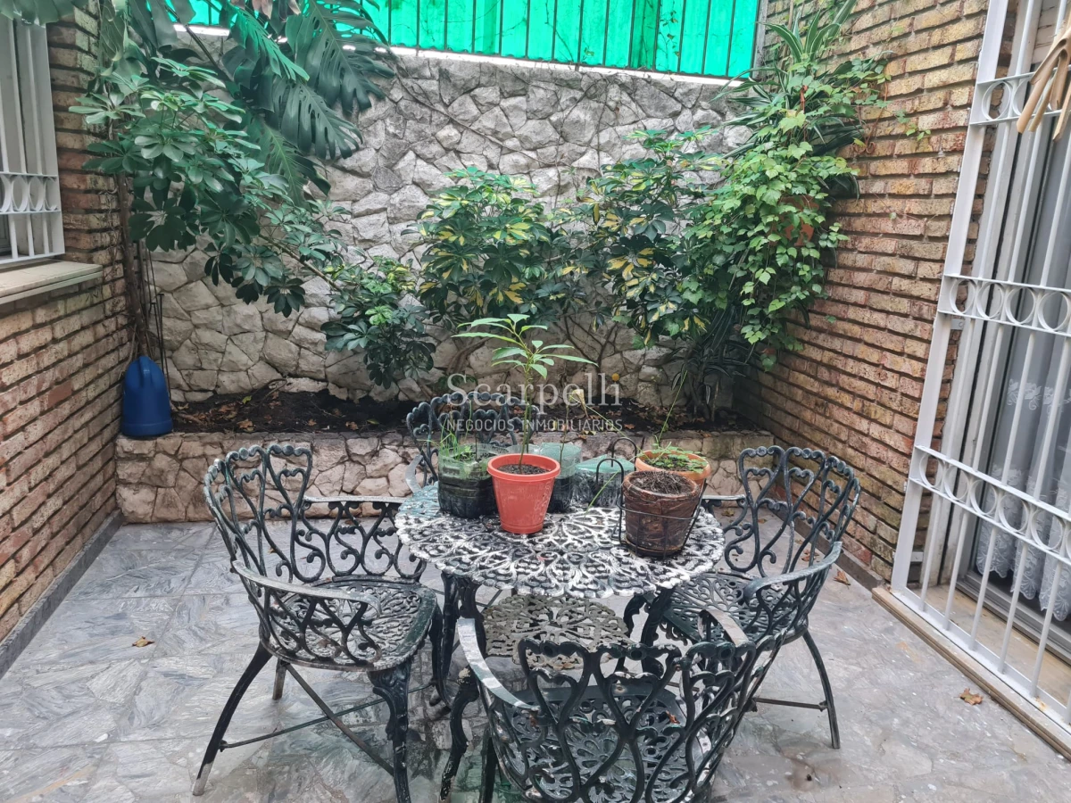 Casa ID.44743 - Venta Casa Carrasco Arocena Próximo Ideal Oficinas 6 dormitorios Gran Subsuelo ideal Depósito