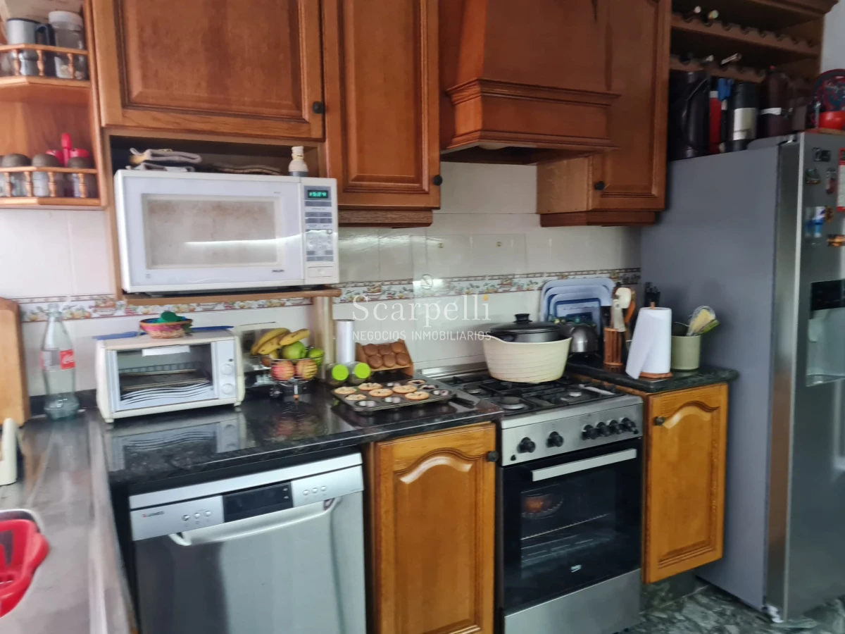 Casa ID.44743 - Venta Casa Carrasco Arocena Próximo Ideal Oficinas 6 dormitorios Gran Subsuelo ideal Depósito