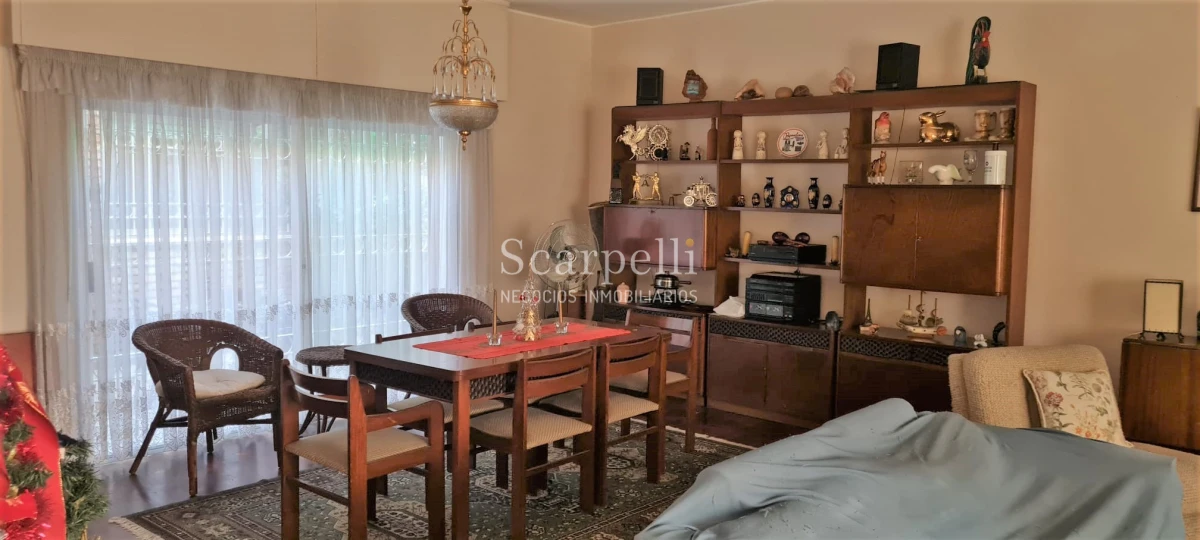 Casa ID.44743 - Venta Casa Carrasco Arocena Próximo Ideal Oficinas 6 dormitorios Gran Subsuelo ideal Depósito