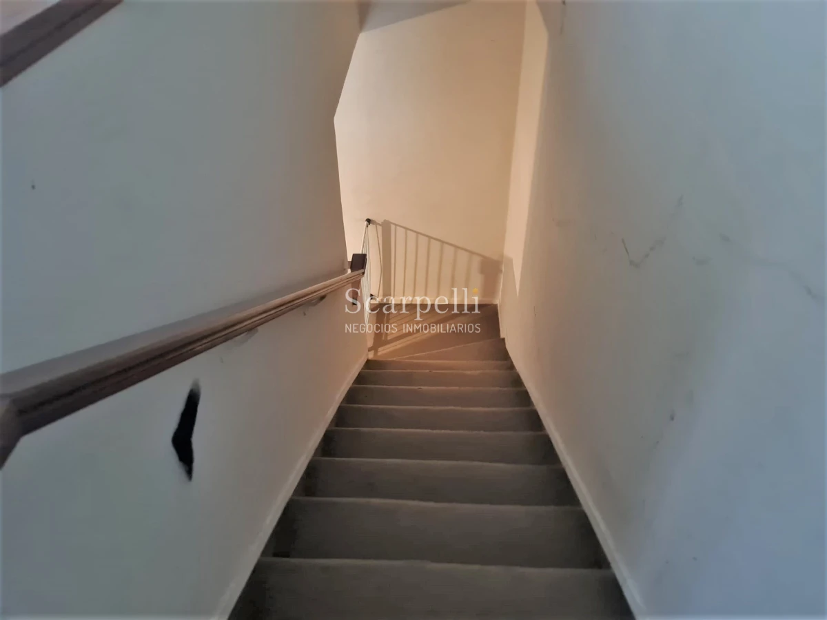 Casa ID.44743 - Venta Casa Carrasco Arocena Próximo Ideal Oficinas 6 dormitorios Gran Subsuelo ideal Depósito