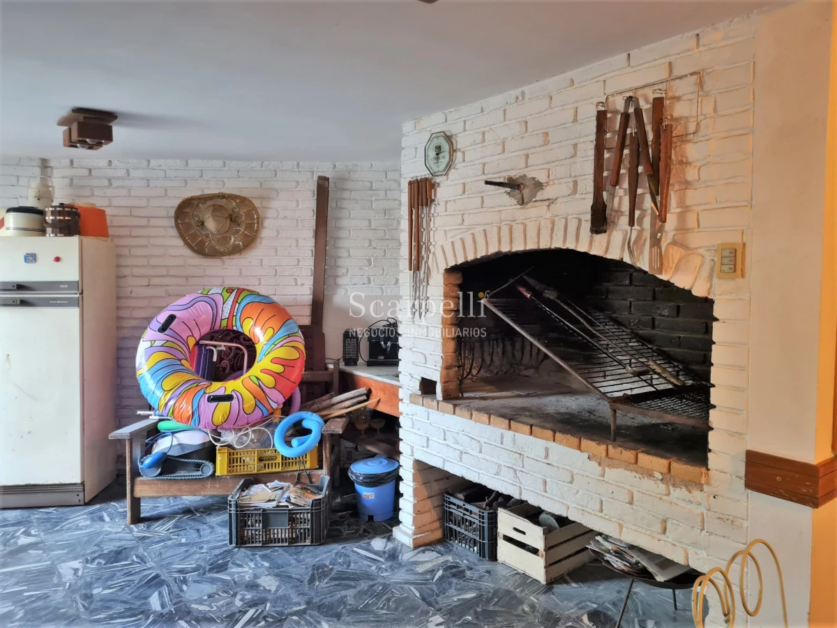 Casa ID.44743 - Venta Casa Carrasco Arocena Próximo Ideal Oficinas 6 dormitorios Gran Subsuelo ideal Depósito