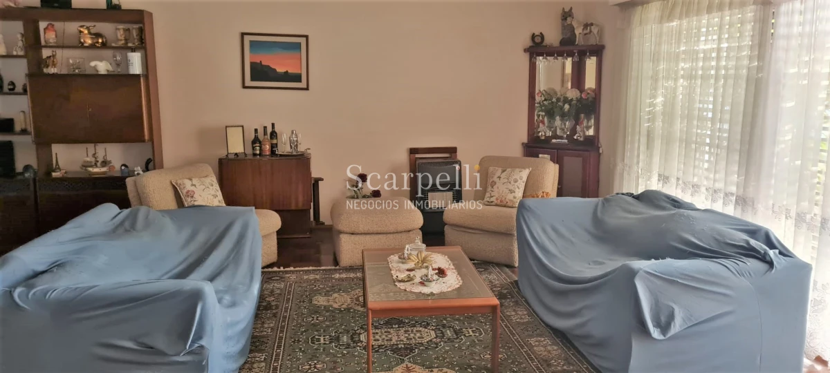 Casa ID.44743 - Venta Casa Carrasco Arocena Próximo Ideal Oficinas 6 dormitorios Gran Subsuelo ideal Depósito