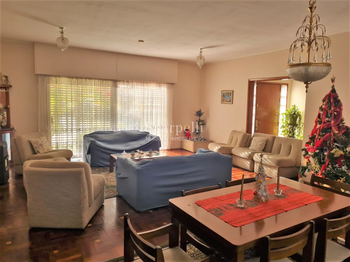Casa ID.44743 - Venta Casa Carrasco Arocena Próximo Ideal Oficinas 6 dormitorios Gran Subsuelo ideal Depósito
