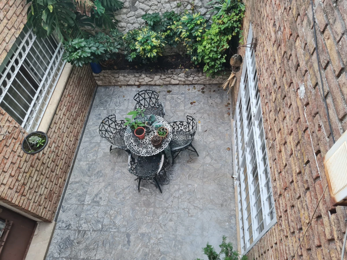 Casa ID.44743 - Venta Casa Carrasco Arocena Próximo Ideal Oficinas 6 dormitorios Gran Subsuelo ideal Depósito