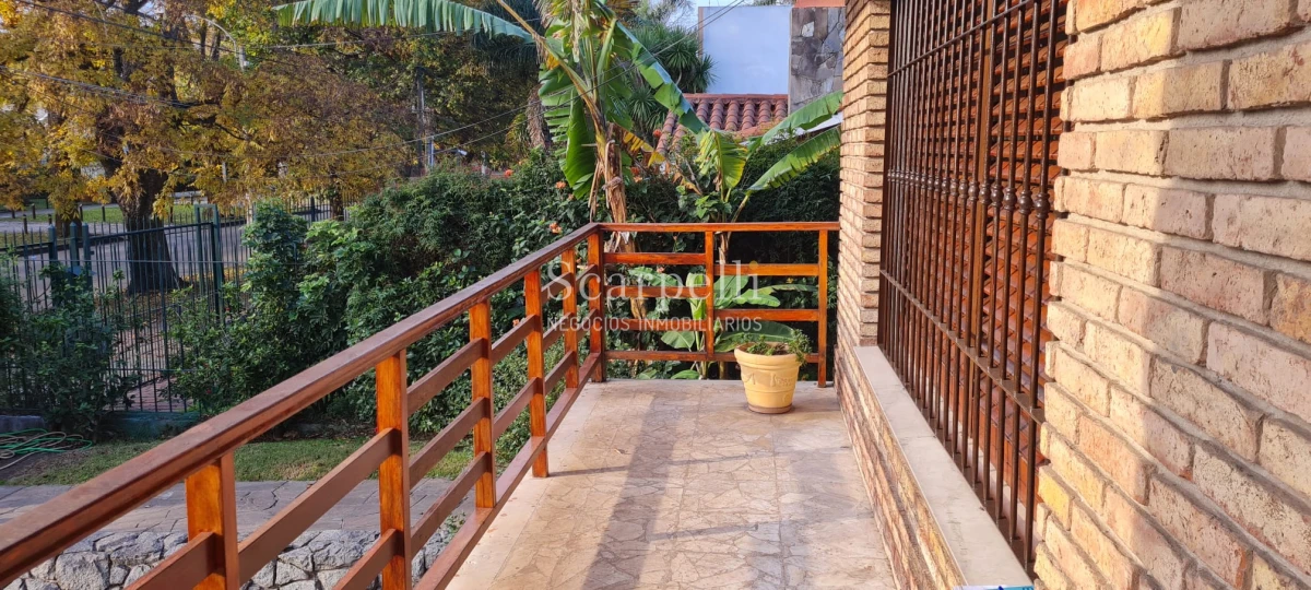 Casa ID.44743 - Venta Casa Carrasco Arocena Próximo Ideal Oficinas 6 dormitorios Gran Subsuelo ideal Depósito