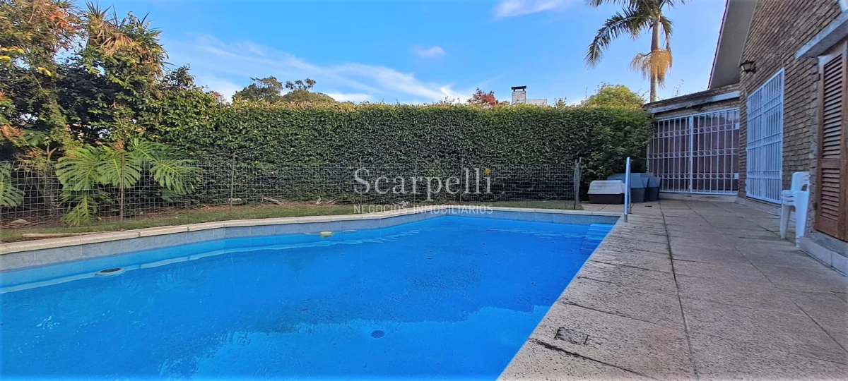 Casa ID.44743 - Venta Casa Carrasco Arocena Próximo Ideal Oficinas 6 dormitorios Gran Subsuelo ideal Depósito
