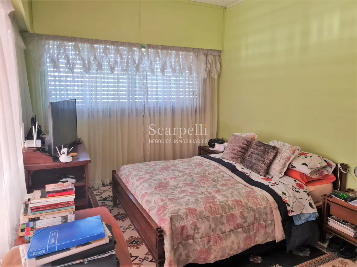Casa ID.44743 - Venta Casa Carrasco Arocena Próximo Ideal Oficinas 6 dormitorios Gran Subsuelo ideal Depósito