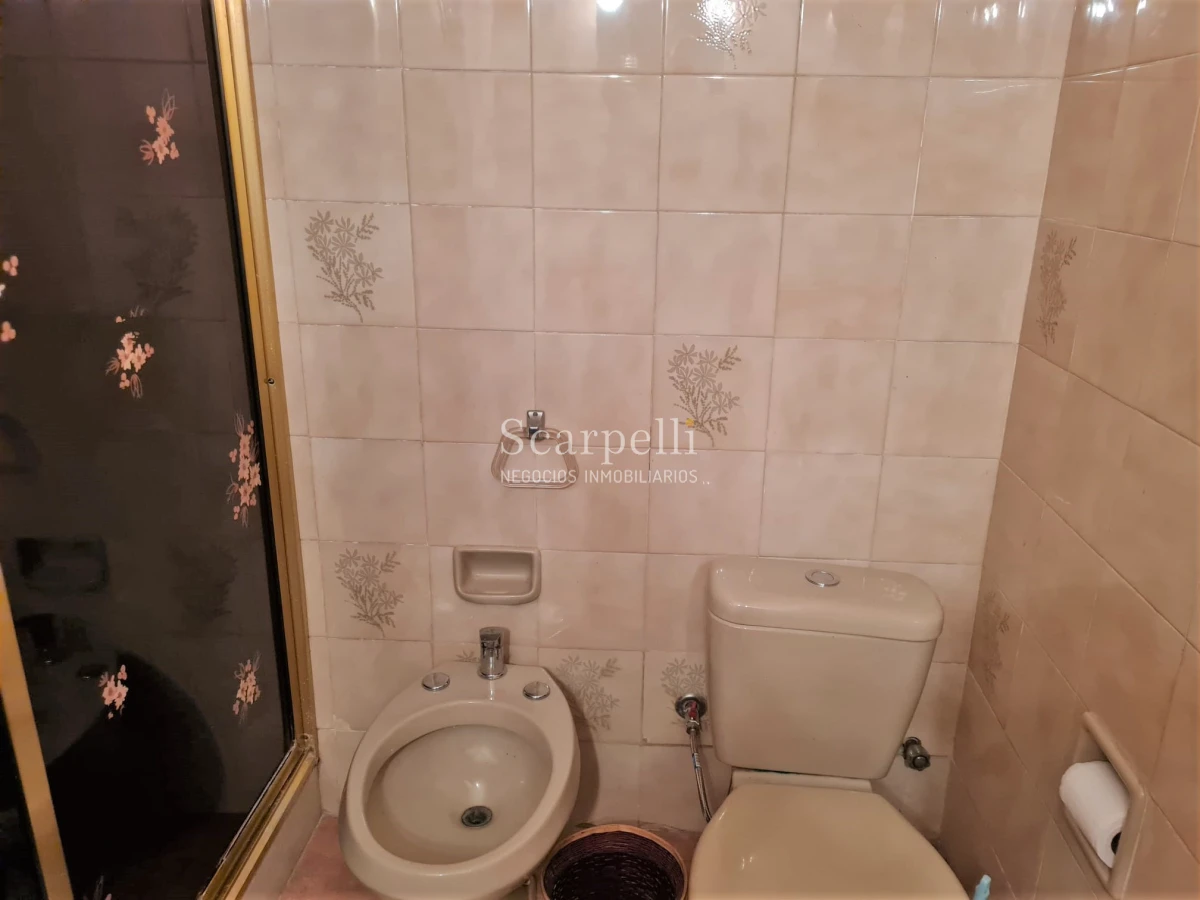 Casa ID.44743 - Venta Casa Carrasco Arocena Próximo Ideal Oficinas 6 dormitorios Gran Subsuelo ideal Depósito
