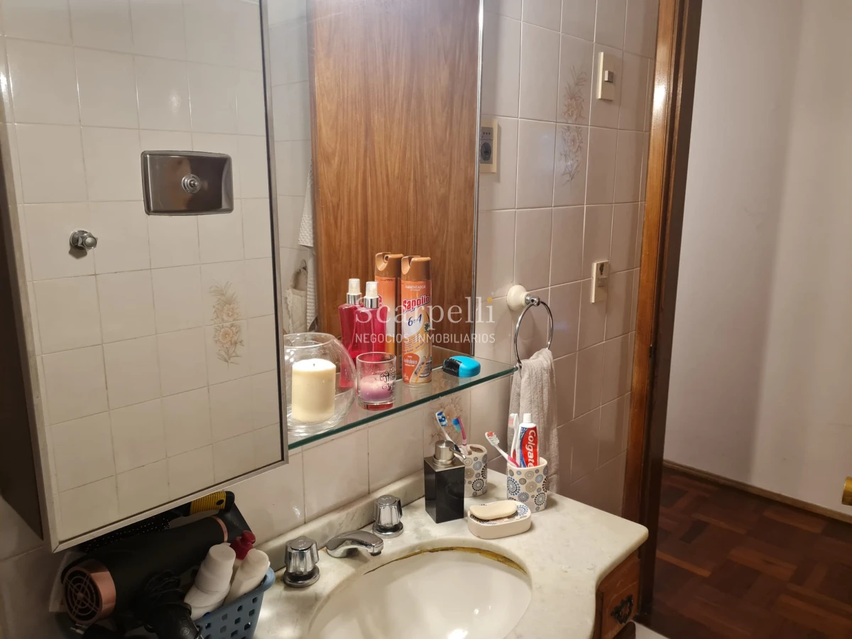 Casa ID.44743 - Venta Casa Carrasco Arocena Próximo Ideal Oficinas 6 dormitorios Gran Subsuelo ideal Depósito