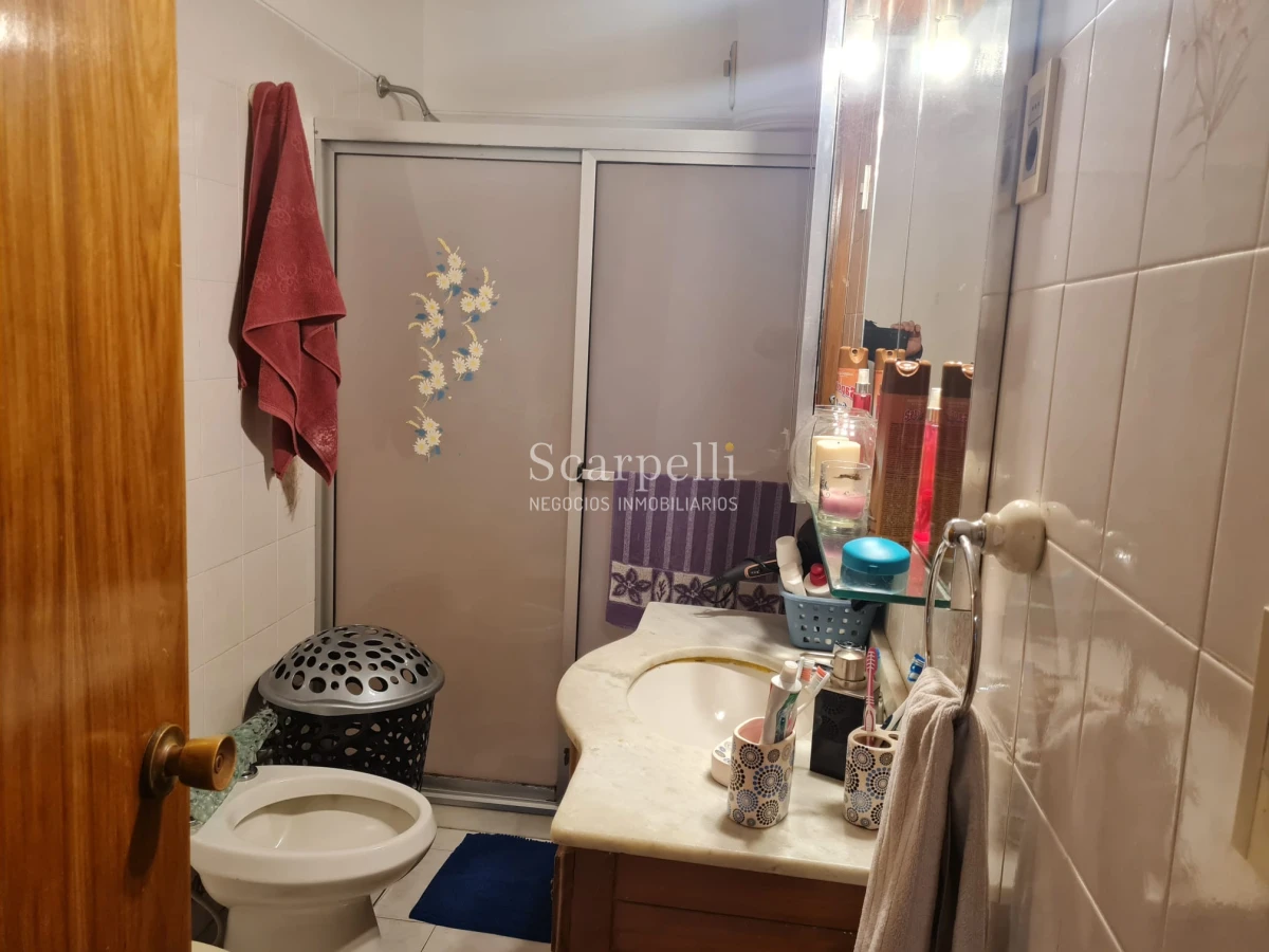 Casa ID.44743 - Venta Casa Carrasco Arocena Próximo Ideal Oficinas 6 dormitorios Gran Subsuelo ideal Depósito