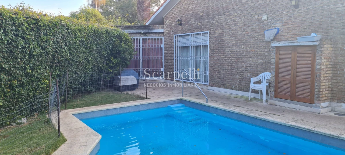 Casa ID.44743 - Venta Casa Carrasco Arocena Próximo Ideal Oficinas 6 dormitorios Gran Subsuelo ideal Depósito
