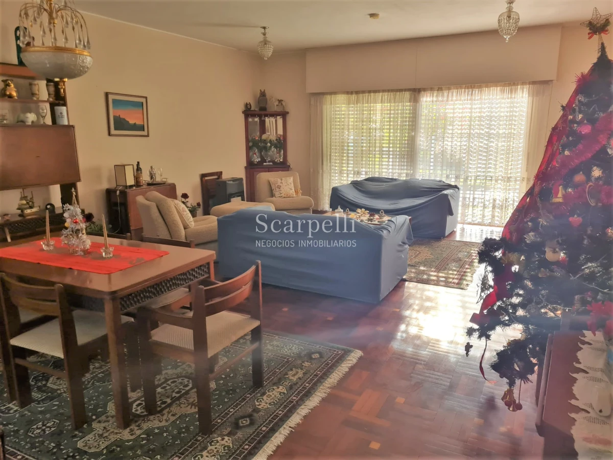 Casa ID.44743 - Venta Casa Carrasco Arocena Próximo Ideal Oficinas 6 dormitorios Gran Subsuelo ideal Depósito