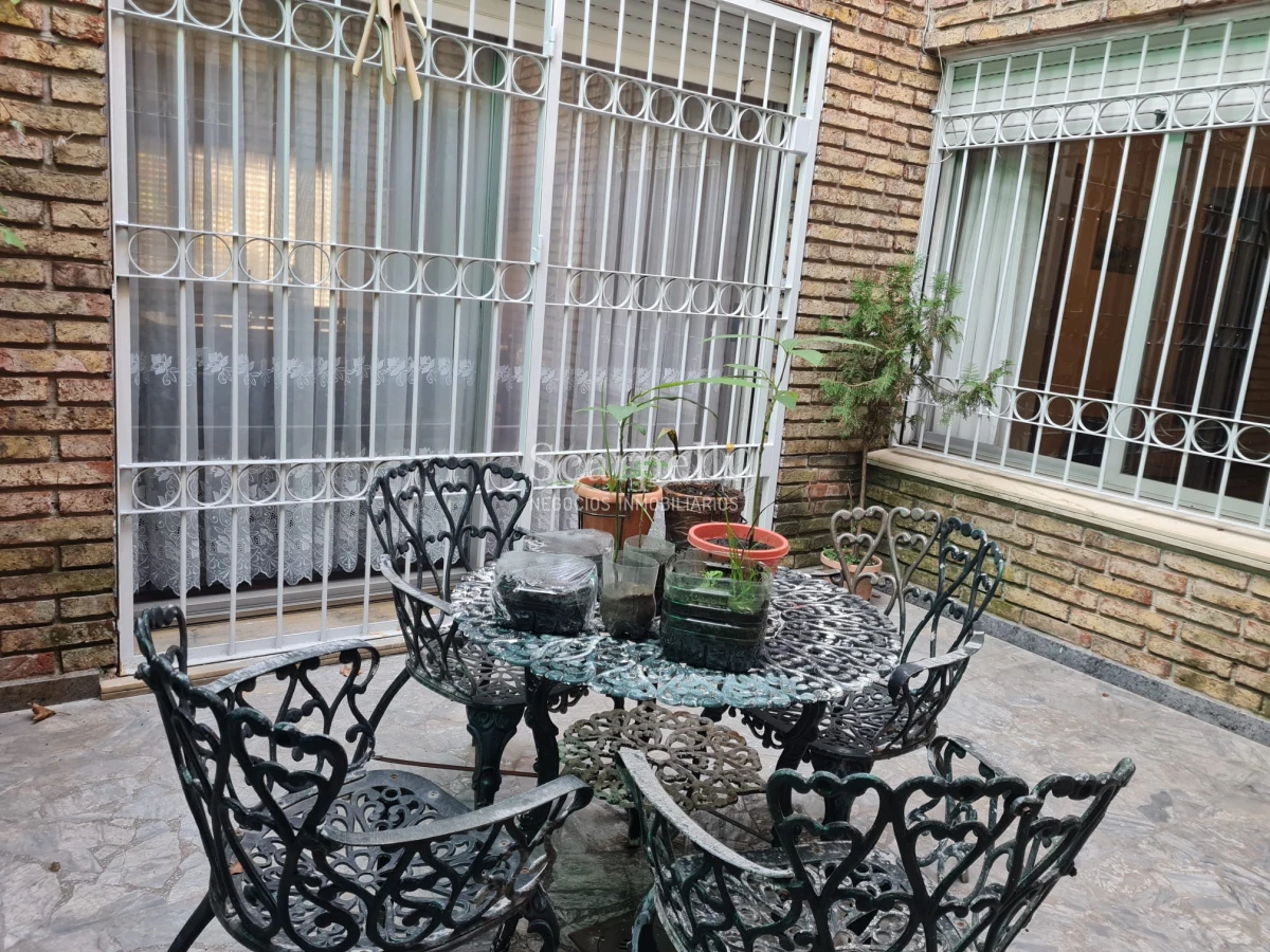 Casa ID.44743 - Venta Casa Carrasco Arocena Próximo Ideal Oficinas 6 dormitorios Gran Subsuelo ideal Depósito
