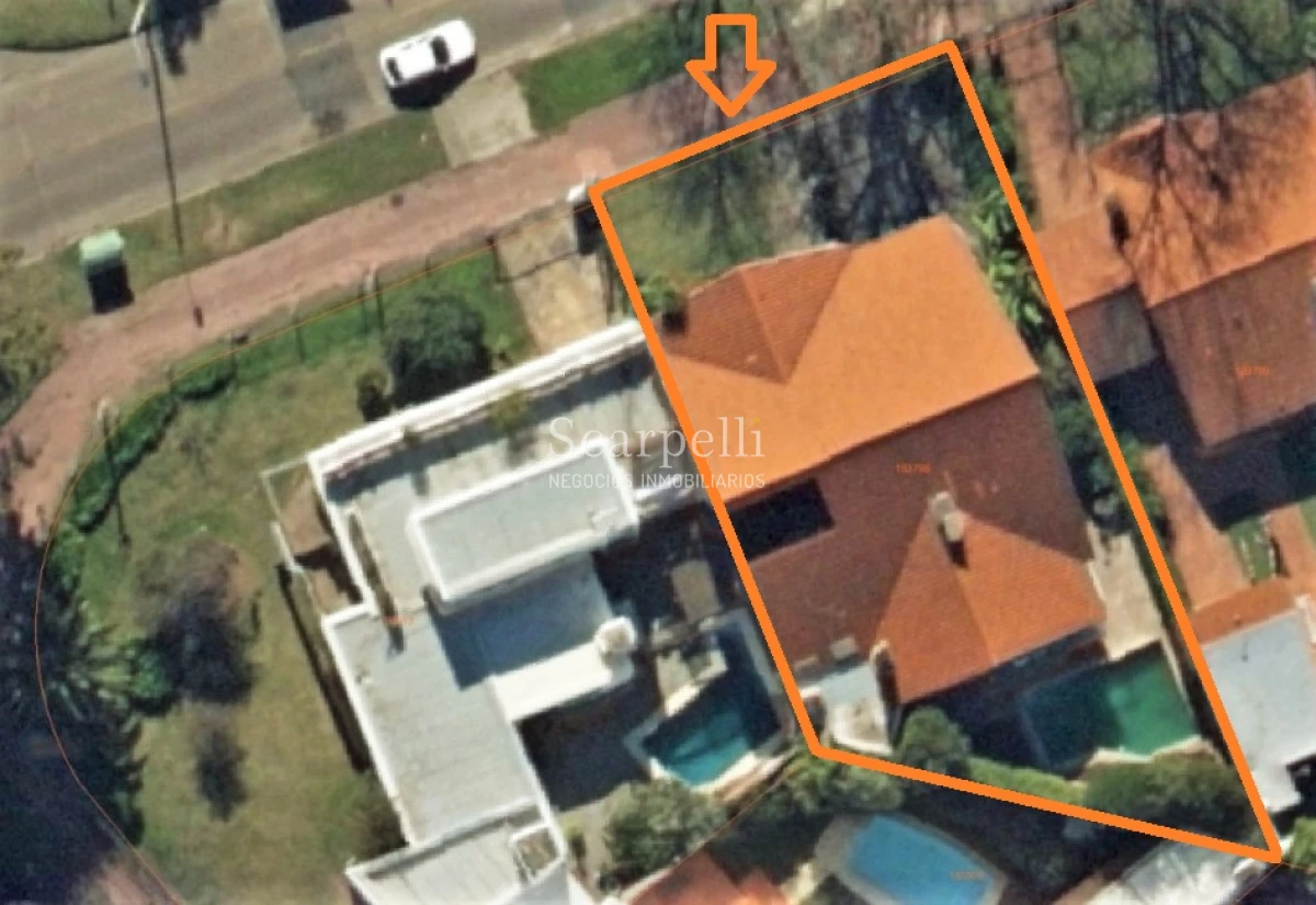 Casa ID.44743 - Venta Casa Carrasco Arocena Próximo Ideal Oficinas 6 dormitorios Gran Subsuelo ideal Depósito