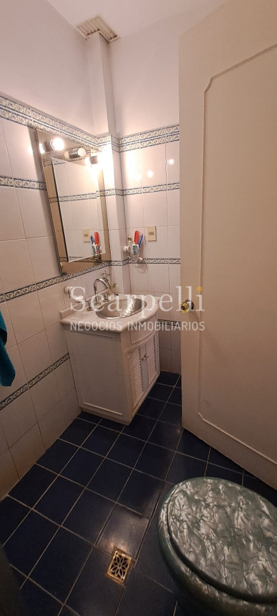 Casa ID.44999 - Venta Gran Padrón Único 1000 m2 aprox 1 planta en Inmejorable estado de mantenimiento Proximo Gral. Paz & Colegio Santa Rita.-