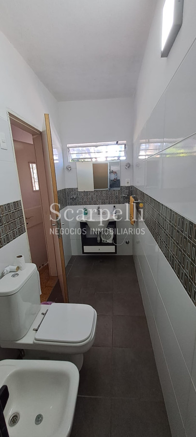 Casa ID.44999 - Venta Gran Padrón Único 1000 m2 aprox 1 planta en Inmejorable estado de mantenimiento Proximo Gral. Paz & Colegio Santa Rita.-