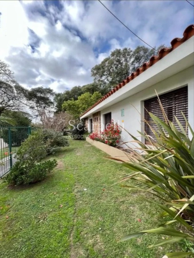 Casa ID.45280 - Punta Gorda Excelente Arquitectura con sello propio a mts. de la Rambla y muy próximo al Centro Comercial de Punta Gorda Gral Pazntorno