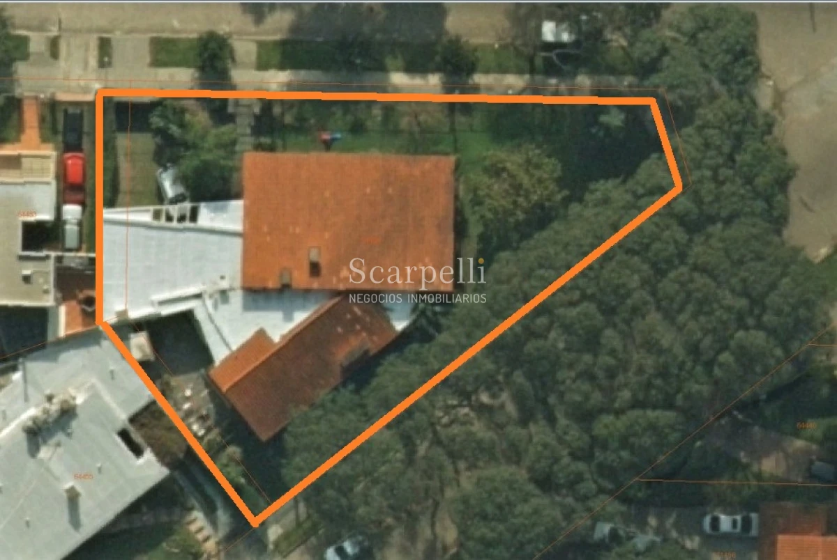 Casa ID.45280 - Punta Gorda Excelente Arquitectura con sello propio a mts. de la Rambla y muy próximo al Centro Comercial de Punta Gorda Gral Pazntorno