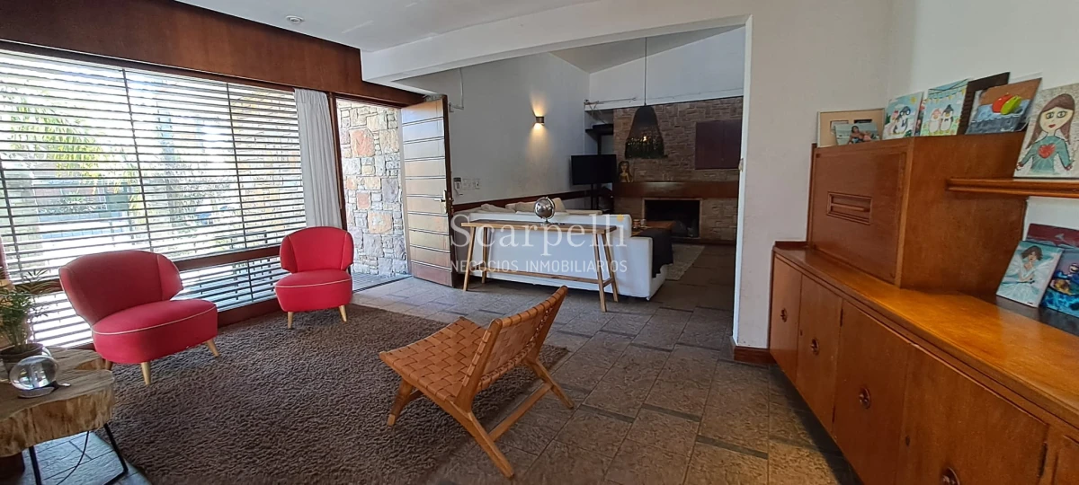 Casa ID.45280 - Punta Gorda Excelente Arquitectura con sello propio a mts. de la Rambla y muy próximo al Centro Comercial de Punta Gorda Gral Pazntorno