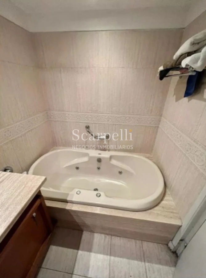 Casa ID.45280 - Punta Gorda Excelente Arquitectura con sello propio a mts. de la Rambla y muy próximo al Centro Comercial de Punta Gorda Gral Pazntorno