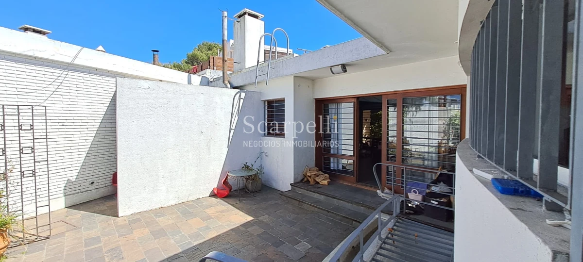 Casa ID.45280 - Punta Gorda Excelente Arquitectura con sello propio a mts. de la Rambla y muy próximo al Centro Comercial de Punta Gorda Gral Pazntorno