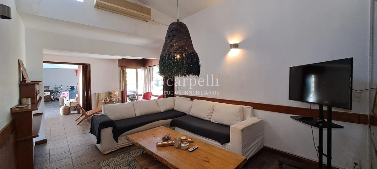 Casa ID.45280 - Punta Gorda Excelente Arquitectura con sello propio a mts. de la Rambla y muy próximo al Centro Comercial de Punta Gorda Gral Pazntorno