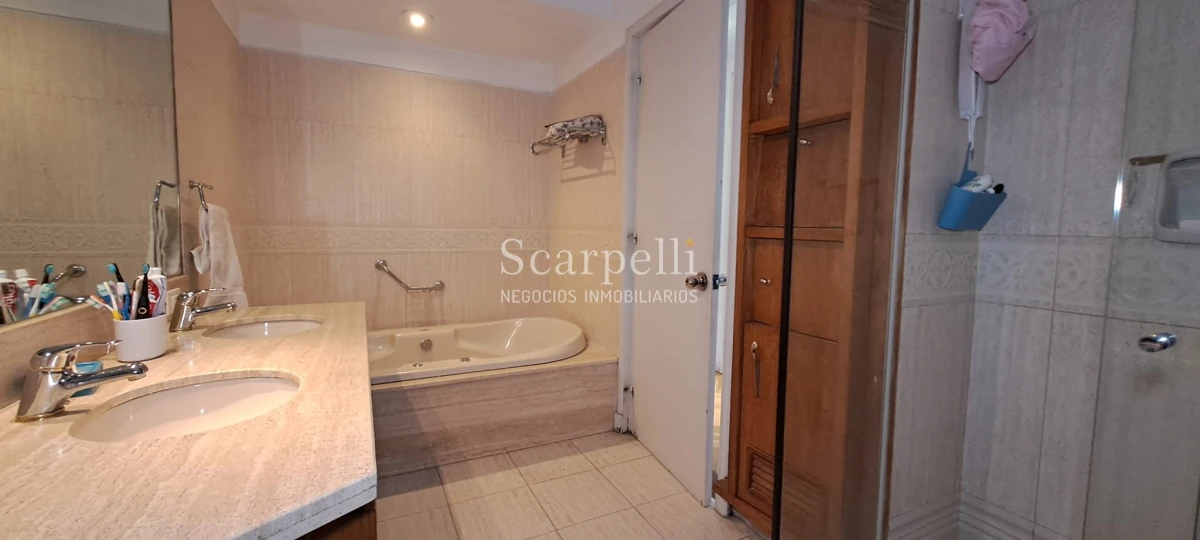 Casa ID.45280 - Punta Gorda Excelente Arquitectura con sello propio a mts. de la Rambla y muy próximo al Centro Comercial de Punta Gorda Gral Pazntorno