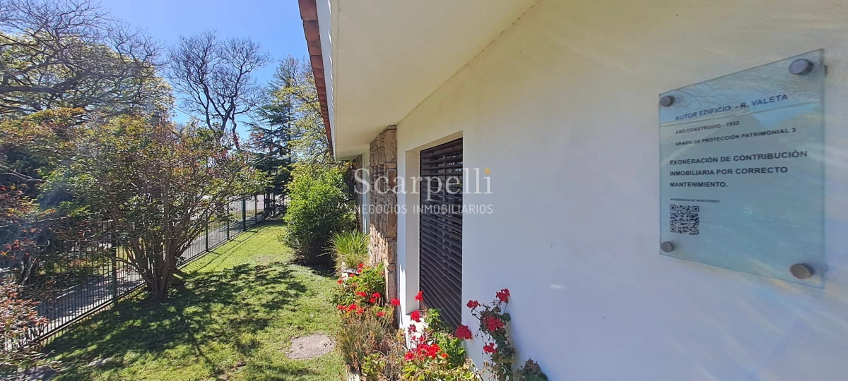 Casa ID.45280 - Punta Gorda Excelente Arquitectura con sello propio a mts. de la Rambla y muy próximo al Centro Comercial de Punta Gorda Gral Pazntorno
