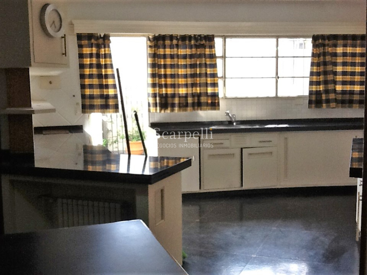 Casa ID.45280 - Punta Gorda Excelente Arquitectura con sello propio a mts. de la Rambla y muy próximo al Centro Comercial de Punta Gorda Gral Pazntorno