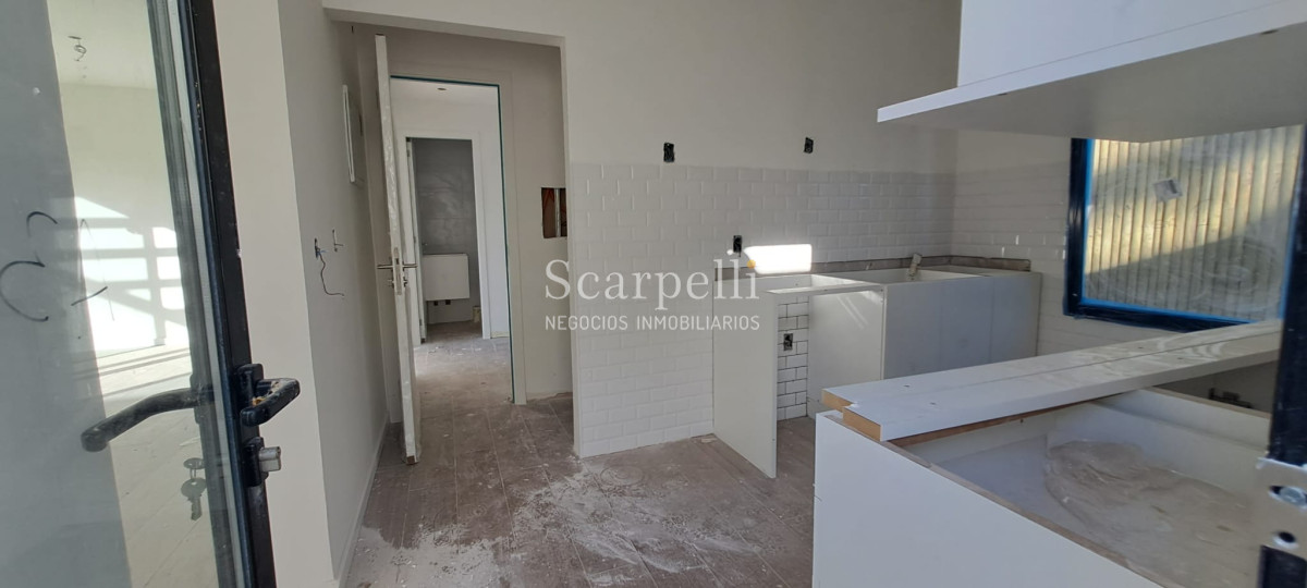 Casa ID.46858 - Estrene Barra de Carrasco 3 dormitorios 3 baños Patio con Parrillero Cochera Próximo Geant / Rambla / Pque. Roosevelt.-