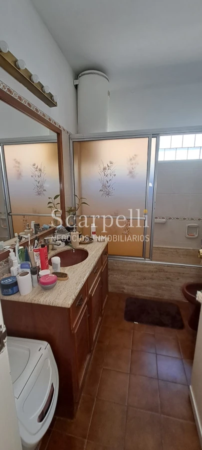 Casa ID.47934 - Venta Casa Próximo Club Náutico & Playa La Mulata 2 dormitorios + Servicio o Escritorio con Baño