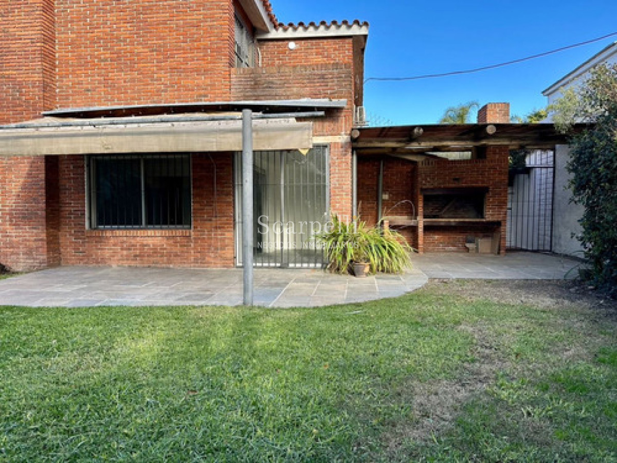 Casa ID.50458 - Carrasco Sur. Nariño. 4 Dorms.  Estar. Piscina. Garage 