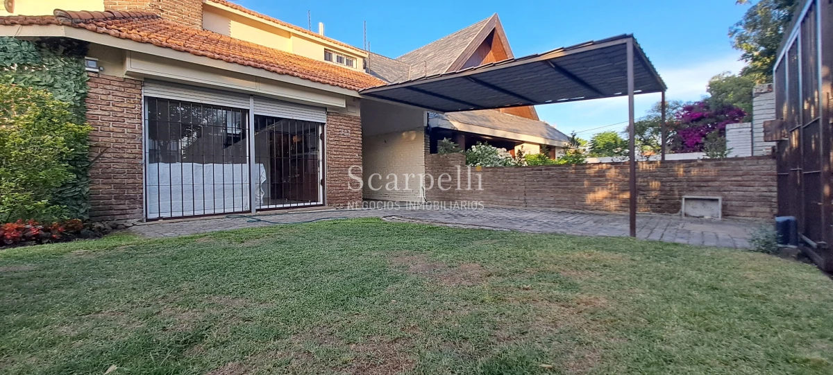 Casa ID.50359 - Venta Casa Carrasco Arocena próximo 2 o 3 dorm 3 baños Amplio Patio con parrillero